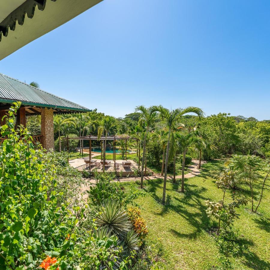 Bed and Breakfast Tombo House Playa de Diani Exterior foto