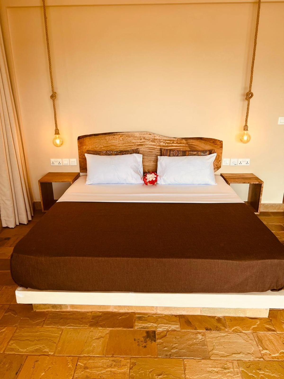 Bed and Breakfast Tombo House Playa de Diani Exterior foto